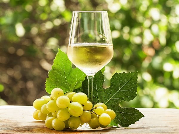 nho-moscato-lam-vang-trang-ngon